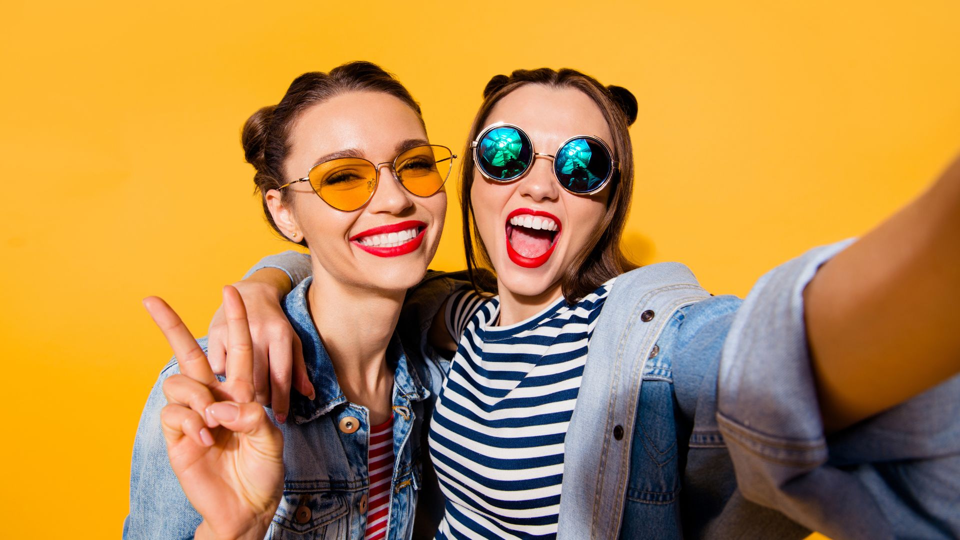 adults take a selfie after using whitening toothpaste with invisalign